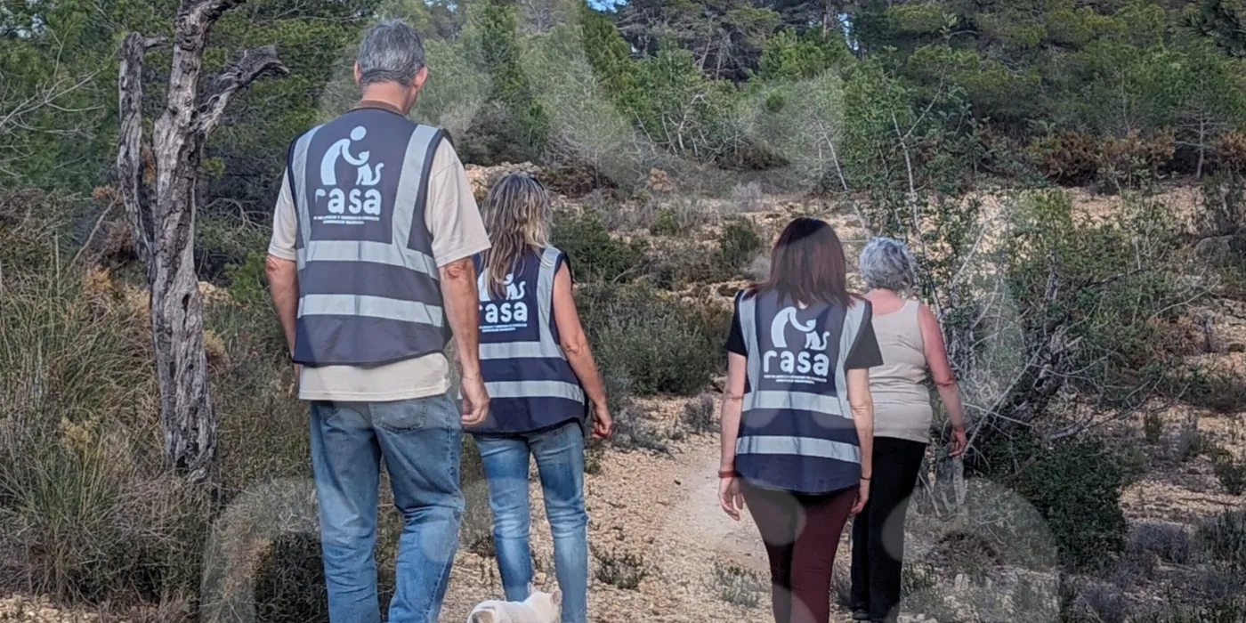Voluntarios de RASA durante una batida de búsqueda